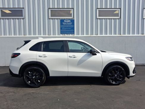 Used 2025 Honda HR-V Sport image 9