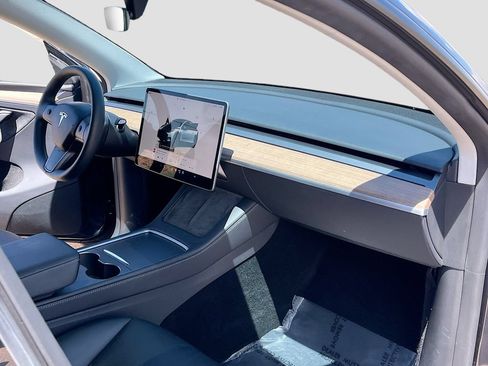 Used 2025 Tesla Model Y Long Range AWD/4WD image 27
