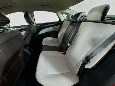 Used 2019 Ford Fusion SE w/ Equipment Group 151A image 17