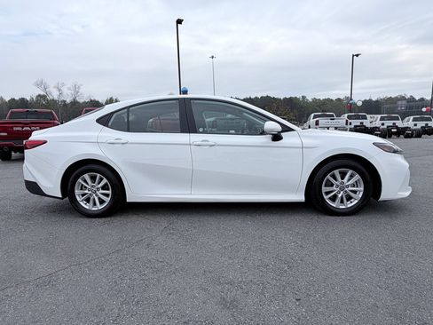 Used 2025 Toyota Camry LE image 4