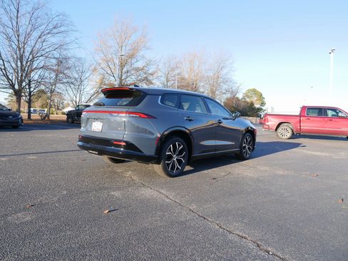 Used 2025 Toyota Crown Signia image 3