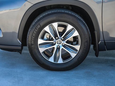 Used 2023 Toyota Highlander XLE image 10
