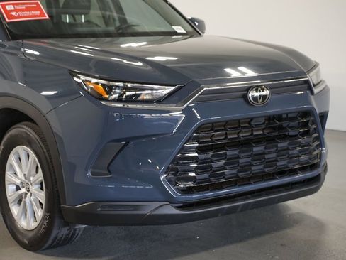 Used 2024 Toyota Grand Highlander XLE image 4