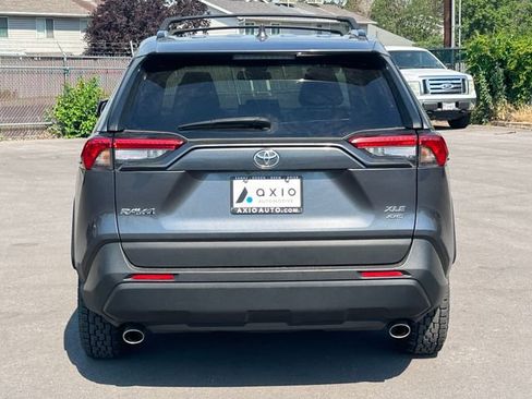 Used 2021 Toyota RAV4 XLE AWD/4WD image 4