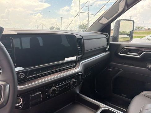 Used 2025 Chevrolet Silverado 2500 LTZ w/ LTZ Premium Texas Edition AWD/4WD image 15