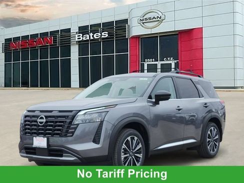 New 2026 Nissan Pathfinder Platinum image 2