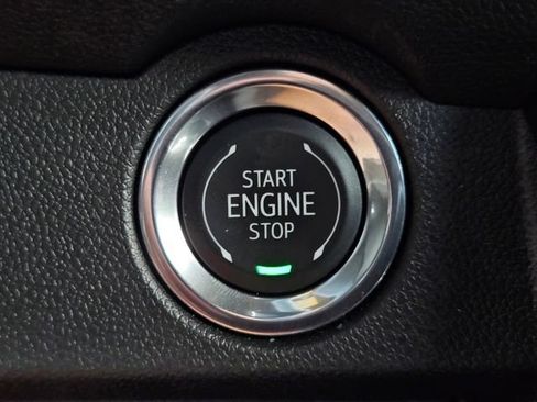 Used 2025 Chevrolet Traverse LT AWD/4WD image 23