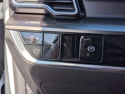 Certified 2025 Kia Sportage EX w/ Premium Package image 30