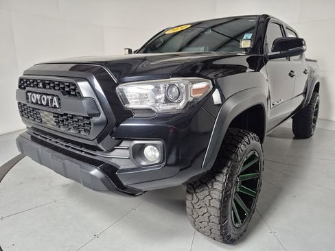 Used 2020 Toyota Tacoma TRD Off-Road w/ TRD Premium Off Road Package AWD/4WD image 1
