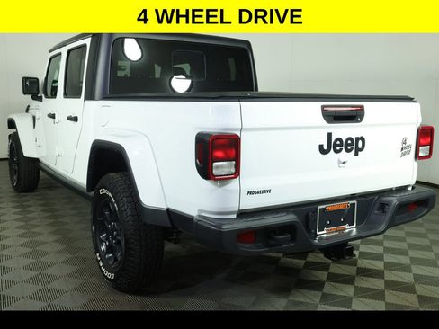 Used 2023 Jeep Gladiator Sport AWD/4WD image 4
