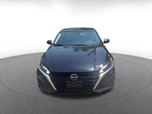 Used 2025 Nissan Altima 2.5 SV FWD image 4