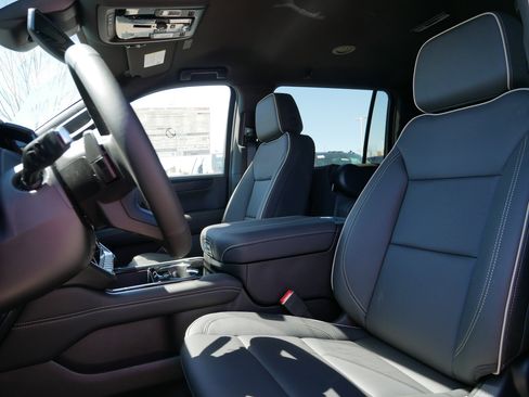 New 2026 GMC Yukon XL Elevation w/ LPO, Floor Liner Package AWD/4WD image 4