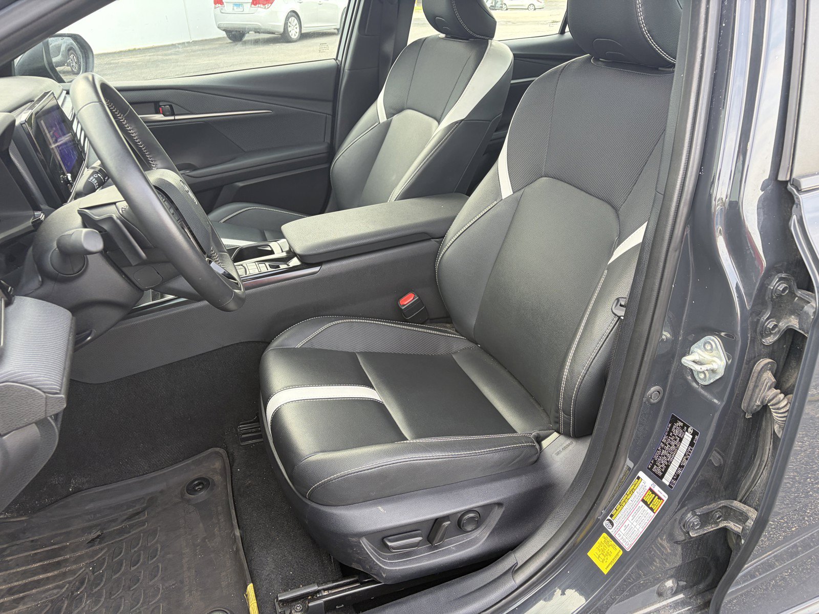 Used 2025 Toyota Camry SE AWD/4WD image 11