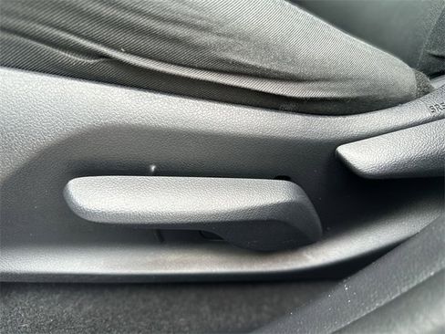 Used 2021 Toyota RAV4 LE image 13