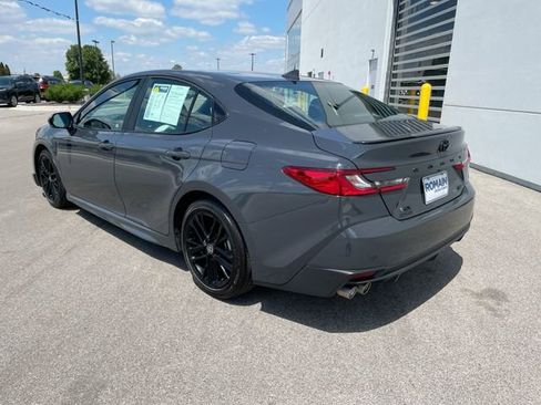 Used 2025 Toyota Camry SE FWD image 3
