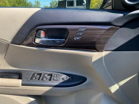 Used 2017 Honda Accord Touring image 22