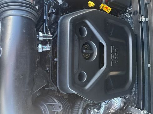Used 2025 Jeep Wrangler Unlimited Sahara AWD/4WD image 28