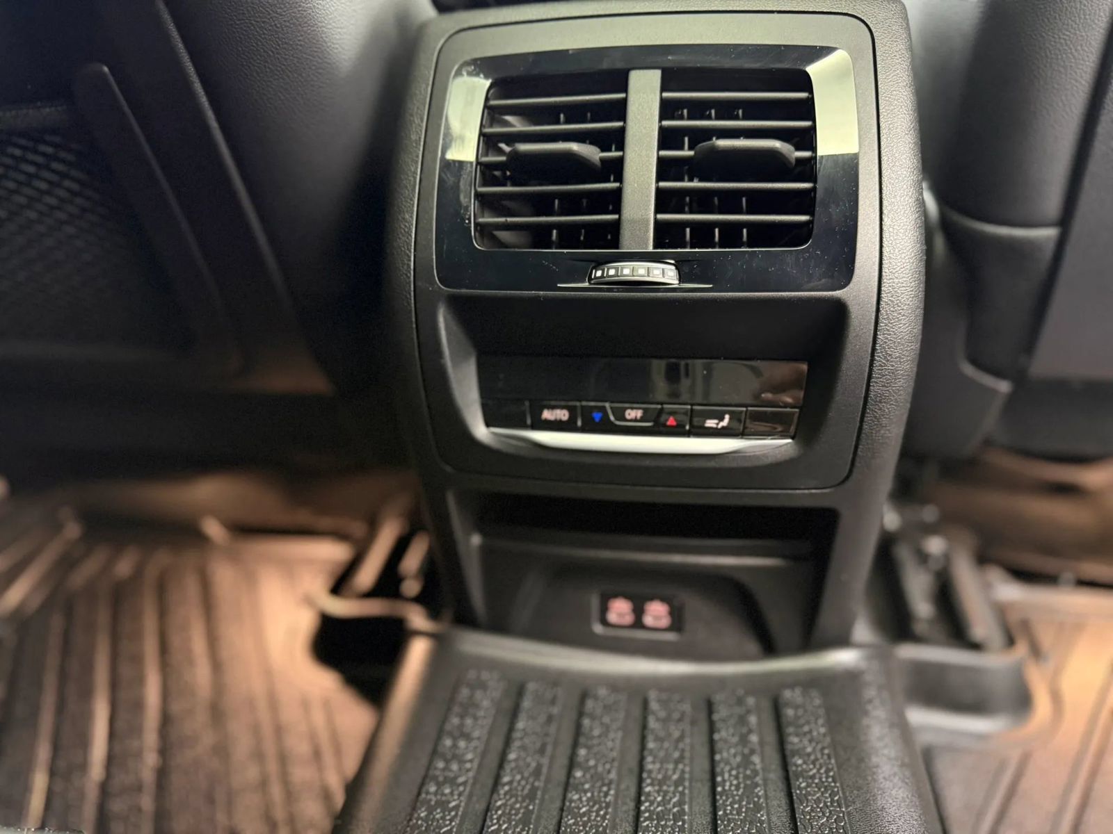 Used 2023 BMW X4 M40i AWD/4WD image 31