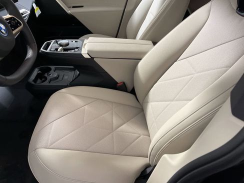 New 2022 BMW iX xDrive50 w/ Convenience Package image 18