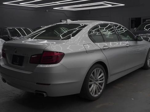 Used 2011 BMW 550i Sedan image 4