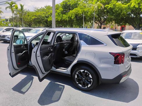 Used 2024 Kia Sorento S w/ Panoramic Sunroof Package FWD image 26