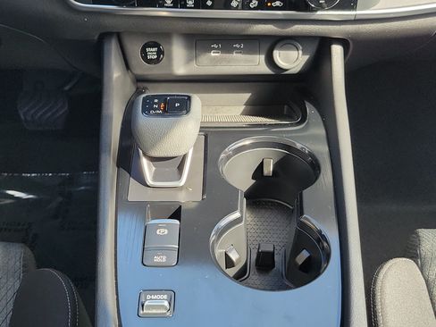 Used 2025 Nissan Rogue SV FWD image 20