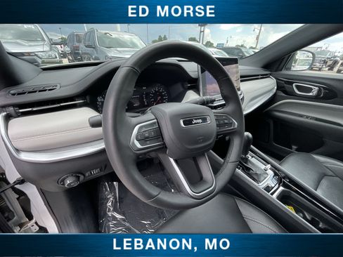 Used 2025 Jeep Compass Limited AWD/4WD image 10