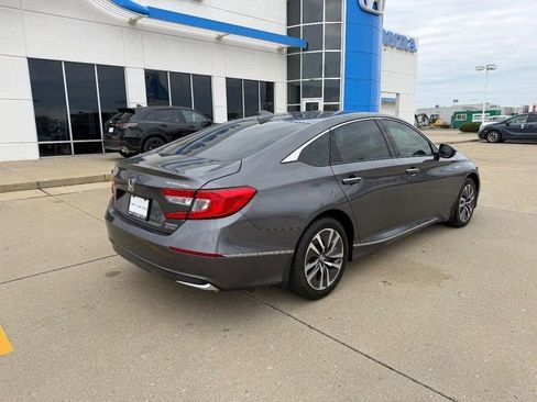 Certified 2018 Honda Accord Touring image 2