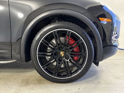 Certified 2015 Porsche Cayenne Turbo AWD/4WD image 15