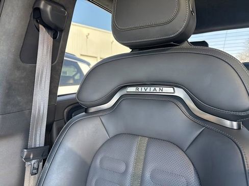 Used 2025 Rivian R1T Adventure image 21