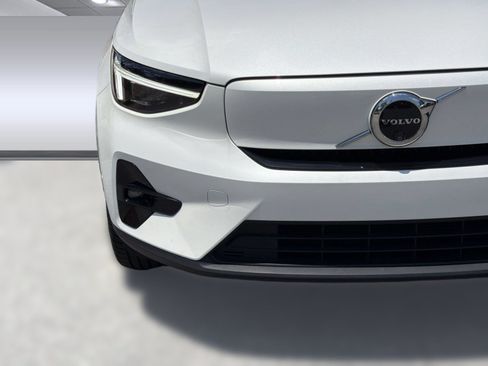 Used 2024 Volvo C40 P8 Recharge Ultimate w/ Protection Package Premier RWD image 28