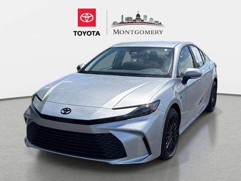 Used 2025 Toyota Camry LE image 7