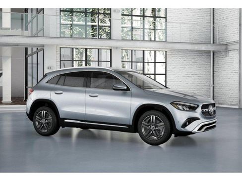 Used 2025 Mercedes-Benz GLA 250 image 34