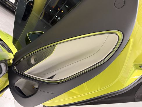 Used 2023 McLaren Artura image 9