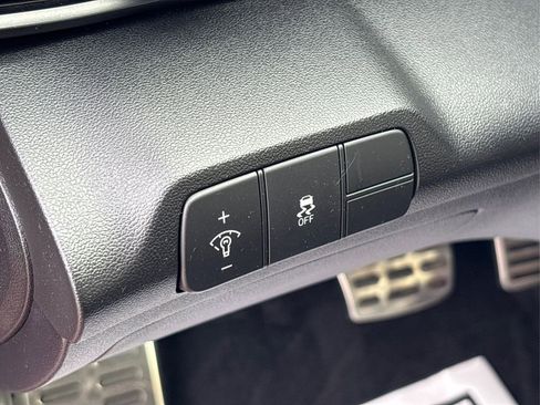 Certified 2025 Hyundai Elantra Sport image 34