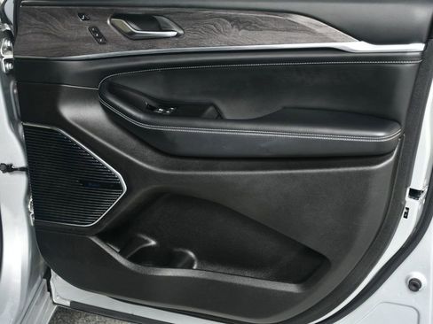 Used 2021 Jeep Grand Cherokee L Overland w/ Luxury Tech Group IV image 24