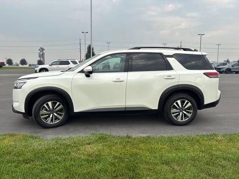 Used 2022 Nissan Pathfinder SV AWD/4WD image 6