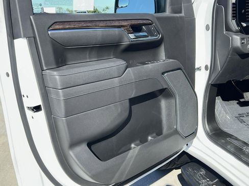 New 2026 GMC Sierra 1500 Elevation w/ LPO, Elevation Black Package AWD/4WD image 10