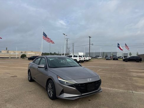 Used 2023 Hyundai Elantra SEL w/ Convenience Package FWD image 1