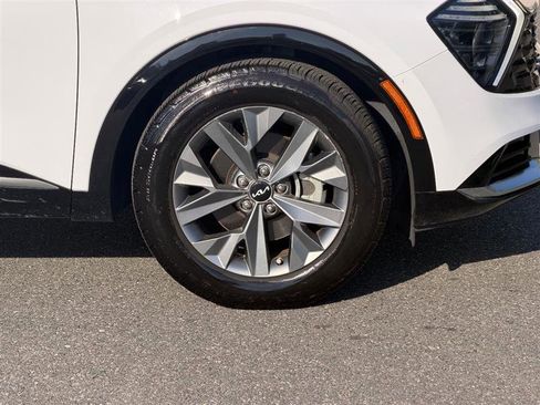 Used 2025 Kia Sportage EX w/ Premium Package FWD image 17