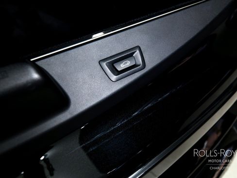 Used 2021 Rolls-Royce Cullinan Black Badge AWD/4WD image 29