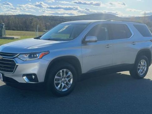 Used 2020 Chevrolet Traverse LT w/ Driver Confidence II Package AWD/4WD image 4