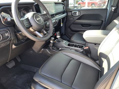 New 2025 Jeep Gladiator Sport image 14