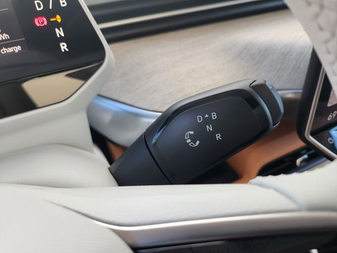 New 2025 Volkswagen ID. Buzz 1st Edition image 15