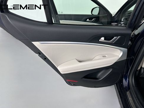 Used 2023 Genesis G70 2.0T RWD image 30