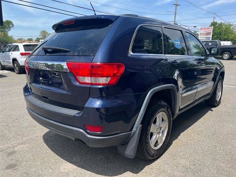 Used 2013 Jeep Grand Cherokee Laredo w/ Laredo E Group AWD/4WD image 3