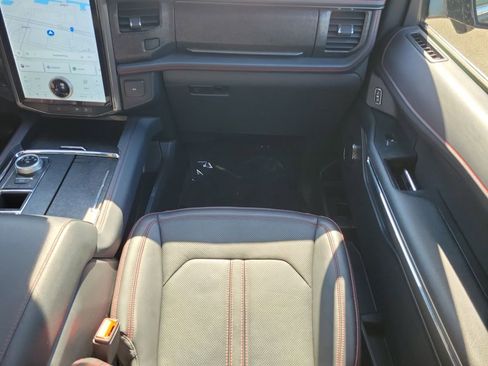 Used 2023 Ford Expedition Limited image 17