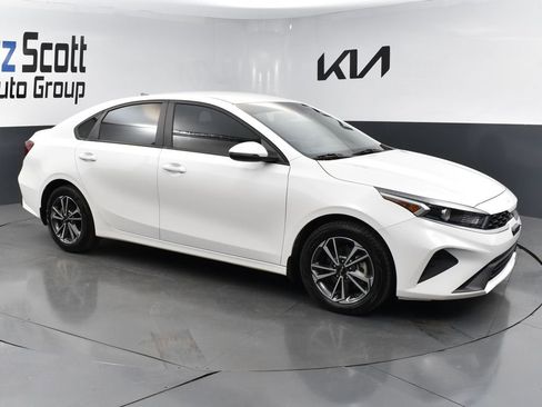 Certified 2023 Kia Forte LXS w/ LXS Technology Package FWD image 7
