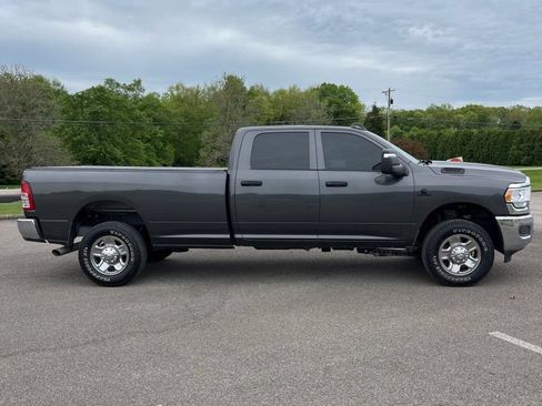 Used 2024 RAM 2500 Tradesman w/ Chrome Appearance Group AWD/4WD image 4