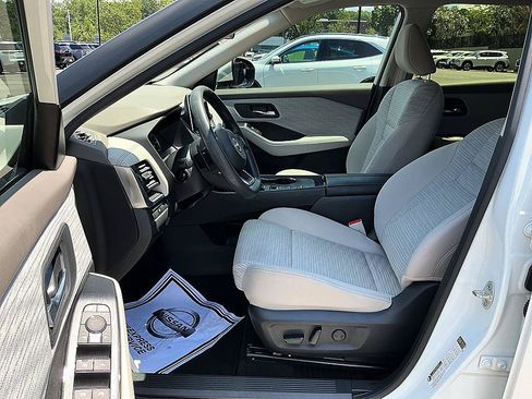 Certified 2023 Nissan Rogue SV FWD image 12